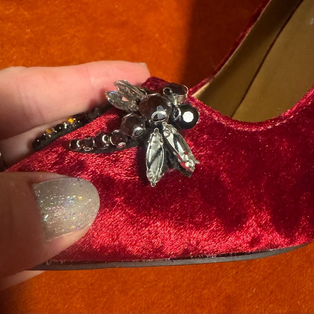 Elegant Red Velvet Heels with beaded insects - dragonfly - Picture 5 of 8